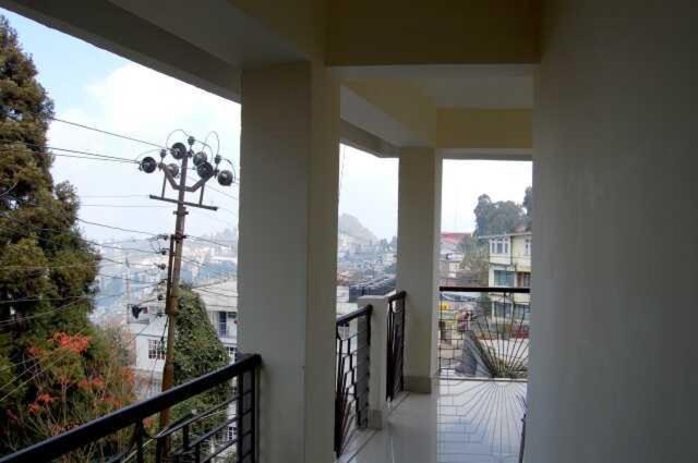 Broadway Hotel ดาร์จีลิง ภายนอก รูปภาพ